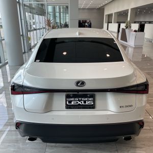 صورة 6 لـ 2024 Lexus IS 300 BASE