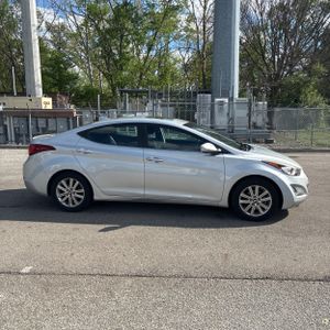 HYUNDAI ELANTRA - 10