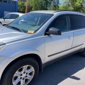 CHEVROLET TRAVERSE LS - 2