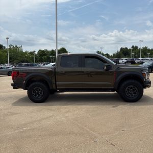 صورة 10 لـ 2025 FORD F-150 RAPTOR