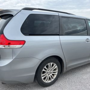 TOYOTA SIENNA - 9