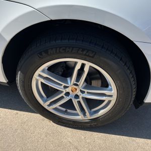 صورة 20 لـ 2018 Porsche MACAN BASE