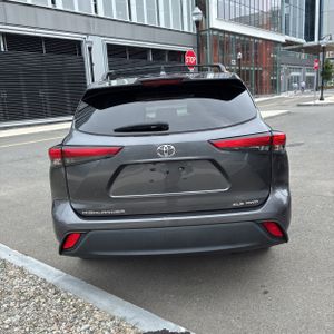 صورة 7 لـ 2021 Toyota HIGHLANDER XLE