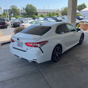 2020 Toyota CAMRY SE photo 8
