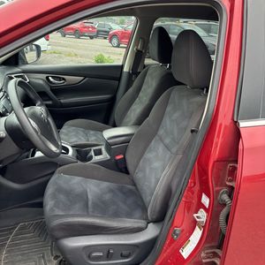 2015 Nissan ROGUE SV thumbnail 32