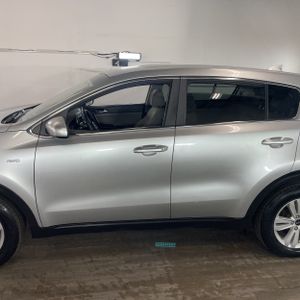 KIA SPORTAGE LX - 4