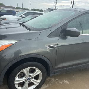 FORD ESCAPE SE - 2