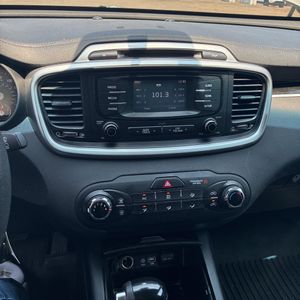 صورة مصغرة 36 لـ 2017 KIA SORENTO LX