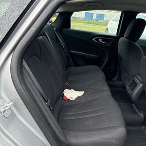 2015 Chrysler 200 LIMITED thumbnail 33