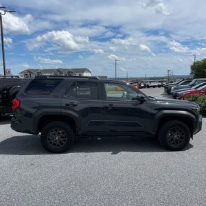 صورة 10 لـ 2025 Toyota 4RUNNER SR5