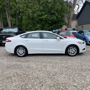 FORD FUSION SE - 10