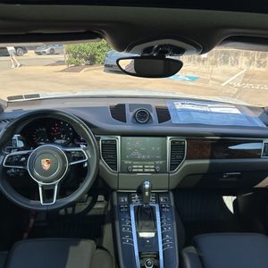 صورة 37 لـ 2018 Porsche MACAN BASE