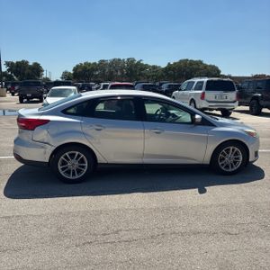 FORD FOCUS SE - 10