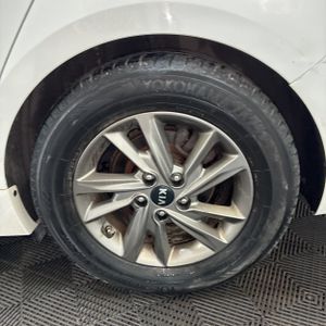 2020 KIA OPTIMA LX — миниатюра 18