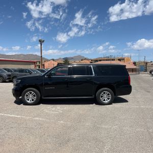 CHEVROLET SUBURBAN LT - 3