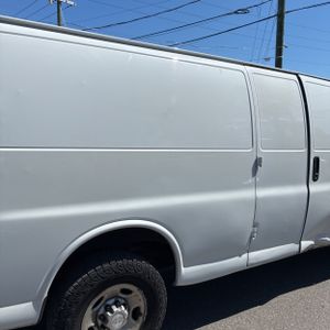 CHEVROLET EXPRESS 2500 - 8