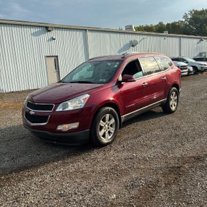 2010 Chevrolet TRAVERSE LT photo 1
