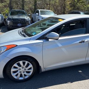 HYUNDAI ELANTRA GLS - 2