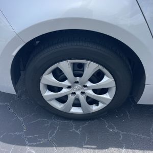 2024 Toyota COROLLA LE 缩略图 19