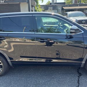 2018 Toyota HIGHLANDER LE thumbnail 11