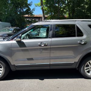 FORD EXPLORER XLT - 4