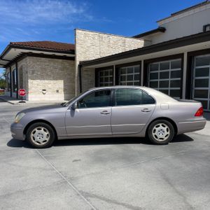 Lexus LS 430 Base - 3