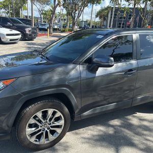 2021 Toyota RAV4 XLE PREMIUM 照片 2