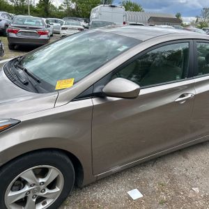 HYUNDAI ELANTRA SE - 2