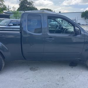2012 Nissan FRONTIER SV — миниатюра 11