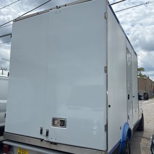 FORD E-350 CUTAWAY - 8