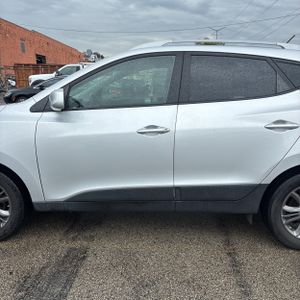 HYUNDAI TUCSON - 4