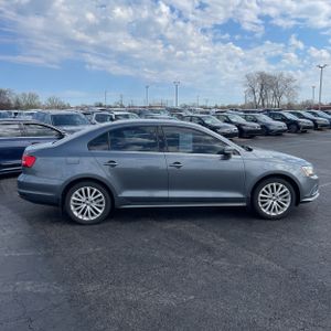 VOLKSWAGEN JETTA SE - 10