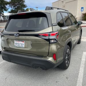 2025 Subaru FORESTER PREMIUM — фото 8