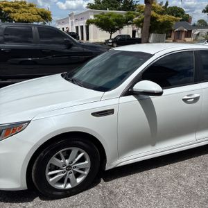 KIA OPTIMA LX - 2