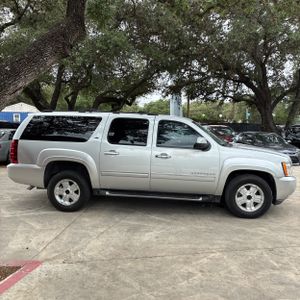 CHEVROLET SUBURBAN LT - 10