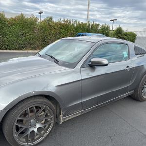 FORD MUSTANG V6 PREMIUM - 2