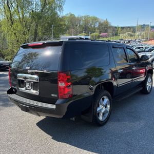 CHEVROLET SUBURBAN LS - 8