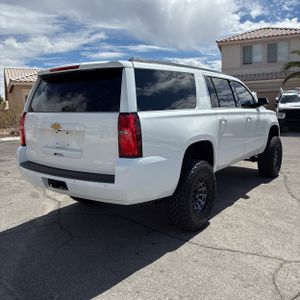 CHEVROLET SUBURBAN LT - 8