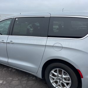 CHRYSLER PACIFICA TOURING L - 6