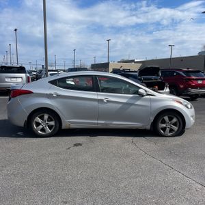 HYUNDAI ELANTRA - 10