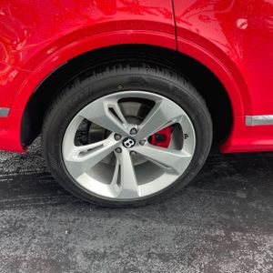صورة مصغرة 19 لـ 2021 Bentley BENTAYGA V8