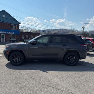 JEEP GRAND CHEROKEE 4XE 4D SUV 4WD - 3