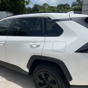 2020 Toyota RAV4 LE 照片 6