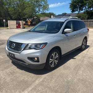 Nissan Pathfinder SV - 1