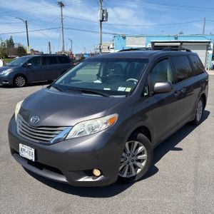 TOYOTA SIENNA - 1