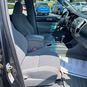 2011 Toyota TACOMA V6 thumbnail 32