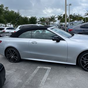 MERCEDES-BENZ E-CLASS - 10