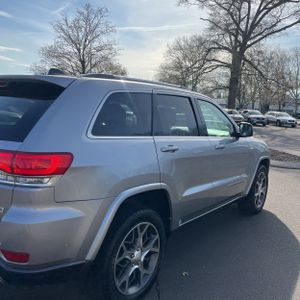 JEEP GRAND CHEROKEE STERLING EDITION - 9