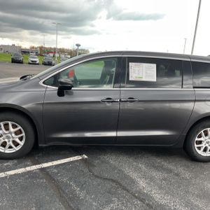 CHRYSLER PACIFICA TOURING L - 4