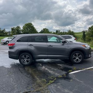 صورة 10 لـ 2017 Toyota HIGHLANDER LE